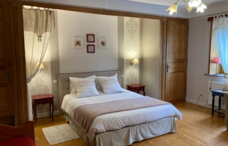 (1) Chambre le lit 160 x200
