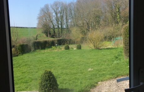 (14) Vue de la terrasse privative et le jardin